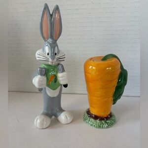 Looney Tunes Bugs Bunny and Carrot salt and pepper shaker set vintage